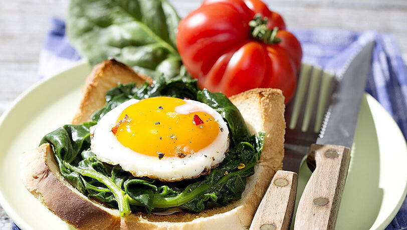Ein Ei beinhaltet bis zu 6 Gramm Protein.