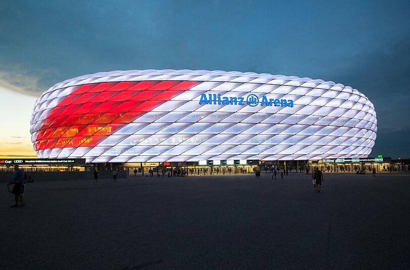 München leuchtet: Anlässlich des St. Patrick's Days erstrahlen die Allianz Arena und der Olympiaturm in grün. Sehen Sie hier die schönsten Beleuchtungen der Arena.