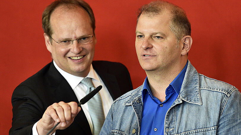 Bundestheater-Holding-Geschäftsführer Christian Kircher (l) mit dem designierten Burgtheater-Direktor Martin Ku(s)ej im Juni anlässlich der Vorstellung der neuen Führung des Burgtheaters.