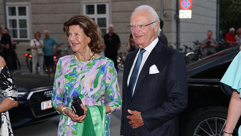 Königin Silvia und König Carl Gustaf feierten am Wochenende bei den Salzburger Festspielen. Königin Silvia und König Carl Gustaf feierten am Wochenende bei den Salzburger Festspielen.