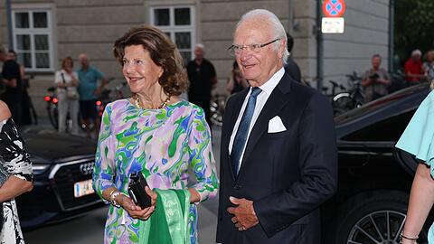 K&ouml;nigin Silvia und K&ouml;nig Carl Gustaf feierten am Wochenende bei den Salzburger Festspielen.