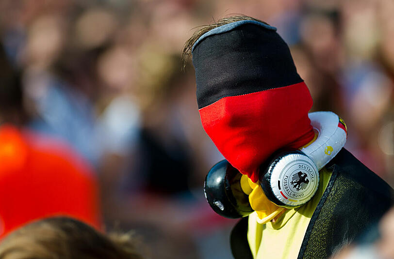 Die deutschen Fans empfangen die Fußball-Weltmeister - die Bilder von der Berliner Fanmeile und dem Flughafen Tegel.