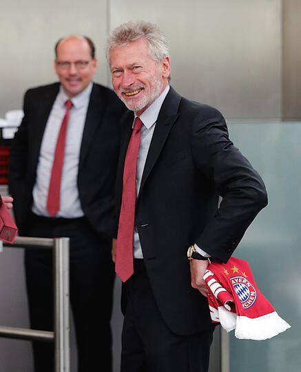 Der FC Bayern reist zum Champions-League-Halbfinale nach Barcelona.