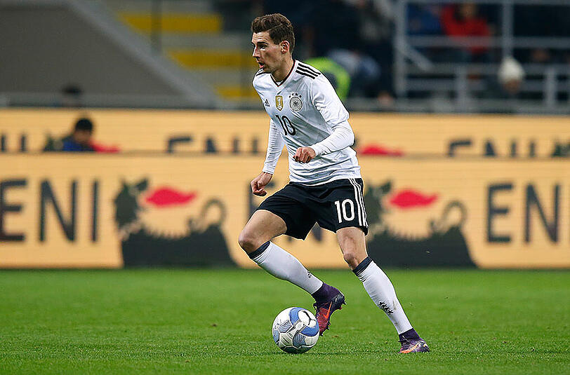LEON GORETZKA 	- NOTE 3: Gute Chance alleine vor Buffon (12.), doch dann verließ den Schalker der Mut. Mutiger Auftritt, legte einmal fein per Hacke ab. Darf wiederkommen und sich mal in einem wirklichen Härtetest beweisen.