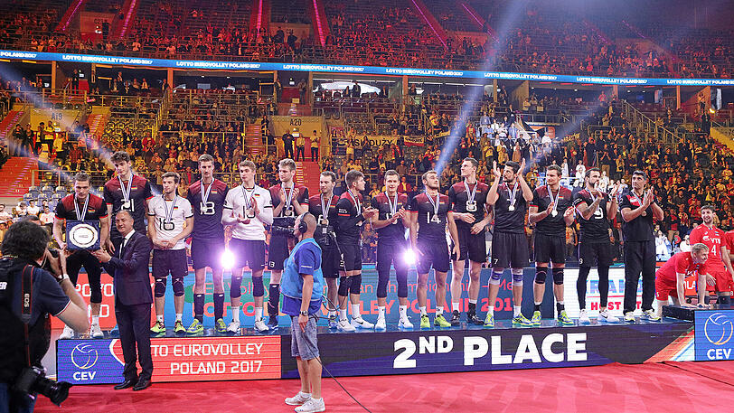 Stolzer zweiter Platz: Am Ende überwog beim deutschen Team die Freude über Silber der Enttäuschung über die Finalniederlage.