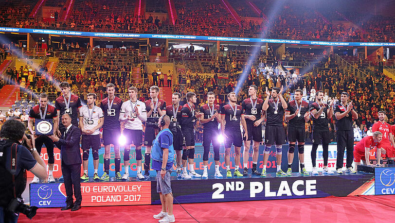 Stolzer zweiter Platz: Am Ende überwog beim deutschen Team die Freude über Silber der Enttäuschung über die Finalniederlage. Stolzer zweiter Platz: Am Ende überwog beim deutschen Team die Freude über Silber der Enttäuschung über die Finalniederlage.
