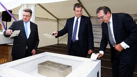 Bauherren: Justizminister Winfried Bausback, Ministerpräsident Markus Söder und Oberlandesgerichts-Präsident Peter Küspert (v.l.).