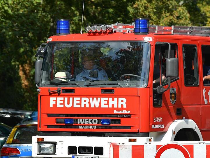 Ein Feuerwehrfahrzeug. Foto: Uwe Anspach/dpa