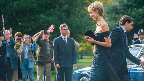 Elizabeth Debicki als Prinzessin Diana in dem "Rachekleid".