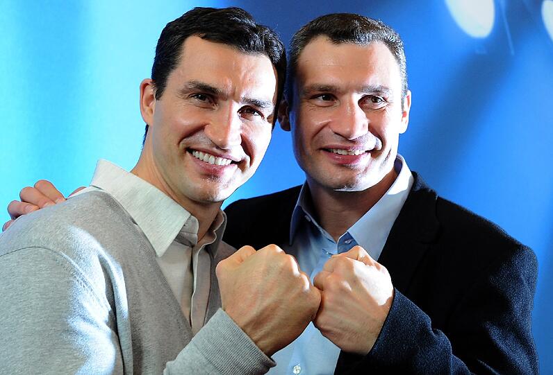 "Unser Fitnessbuch - In 12 Runden mehr Power, schöne Muskeln, attraktiver aussehen" heißt es bei den Klitschko Brüdern.