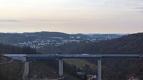Nach vier Jahren rollt der Verkehr auf der Rahmedetalbr&uuml;cke wieder.