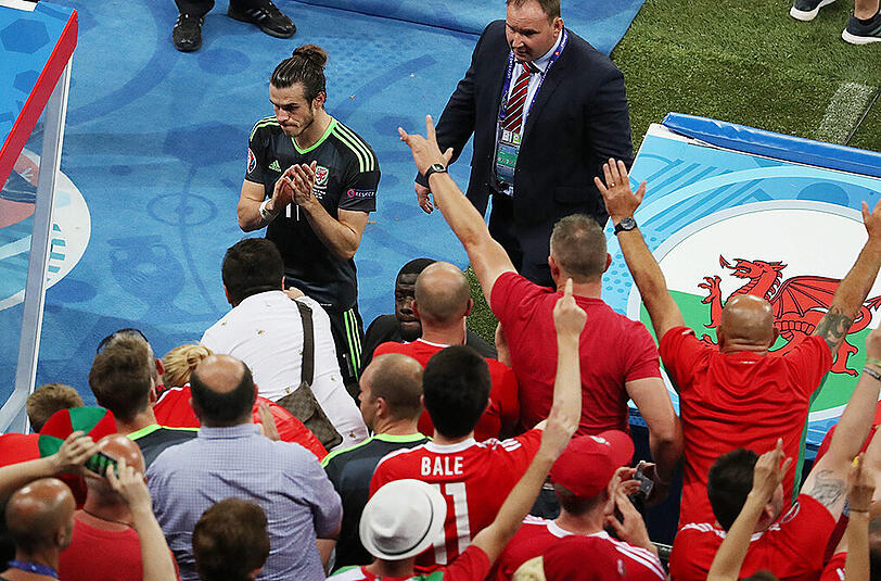 TOPS - Wales und Island: Was in Erinnerung bleibt sind zwei leidenschaftlich kämpfende Teams mit begeisternden Fans. Vor allem der isländische "Huh"-Ruf prägte dieses Turnier.