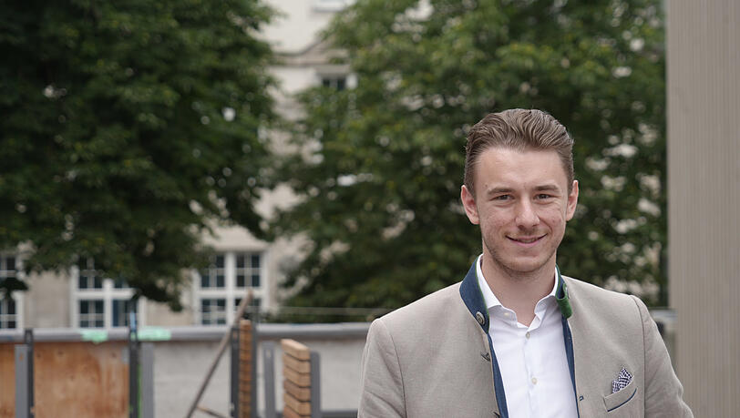 Luis Haberl ist einer der Neuzugänge auf dem Elisabethmarkt. Seine Familie eröffnet dort die Ochsenbraterei - bekannt von der Wiesn. Luis Haberl ist einer der Neuzugänge auf dem Elisabethmarkt. Seine Familie eröffnet dort die Ochsenbraterei - bekannt von der Wiesn.