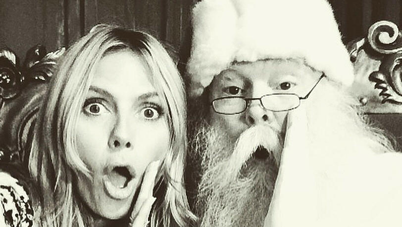 Auf frischer Tat ertappt: Heidi Klum und der Weihnachtsmann Auf frischer Tat ertappt: Heidi Klum und der Weihnachtsmann