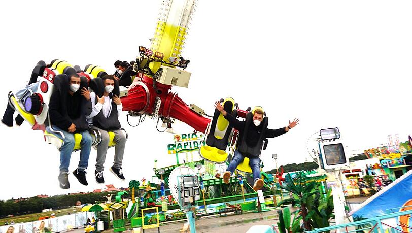 Der Name ist Programm: Im "Flip-Fly" schaut man von oben auf die Wiesn - und fliegt ihr dann entgegen. Der Name ist Programm: Im "Flip-Fly" schaut man von oben auf die Wiesn - und fliegt ihr dann entgegen.