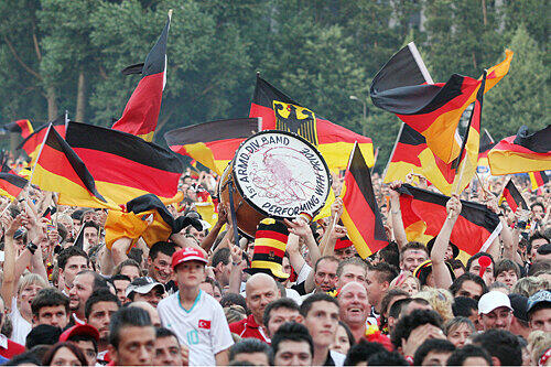 Deutschlaaaaaand!!! Nürnbergs City bebte nach dem Siegtreffer von Philipp Lahm.