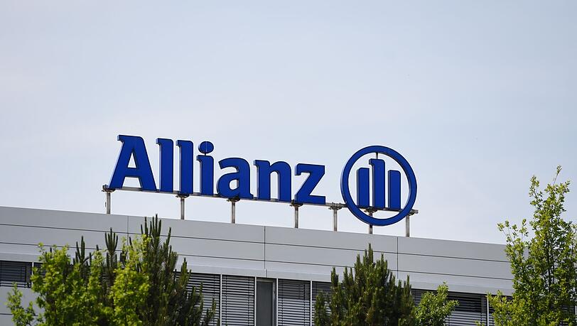 Das Logo der Allianz steht auf einem Gebäude des Versicherungskonzerns.