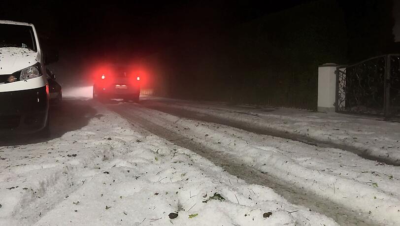 Ein winterlicher Anblick auf den Straßen mitten im Sommer.