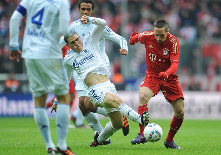 FRANCK RIBERY: Verlor zu Beginn einige Bälle, steigerte sich dann aber richtig rein. Superb sein 1:0. Frech und eiskalt gegen Hildebrand (36.). Sah Gelb wegen übertriebenem Jubel. Danach wie aufgedreht. Überall auf dem Platz, nicht zu halten. Und wie es ihm Spaß machte &ndash; mit Plaisir ein einem Schalker Bein zum 2:0 (55.). Note 1