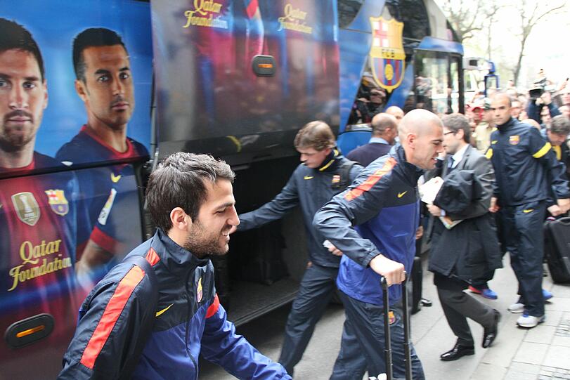 Hier kommt der FC Barcelona in München am Bayerischen Hof an. Die Bilder