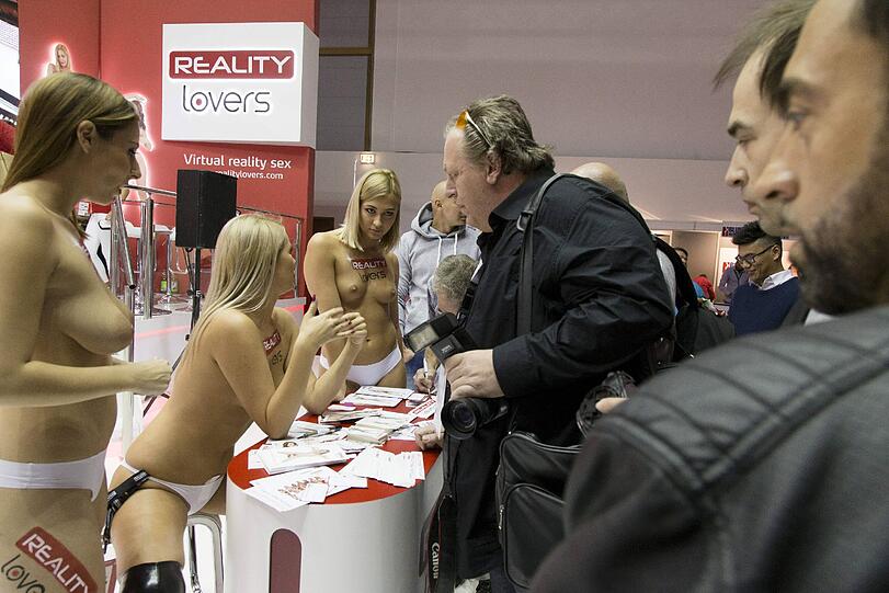 Die Venus feiert 20. Geburtstag - die Bilder von der weltgrößten Erotikmesse in Berlin.