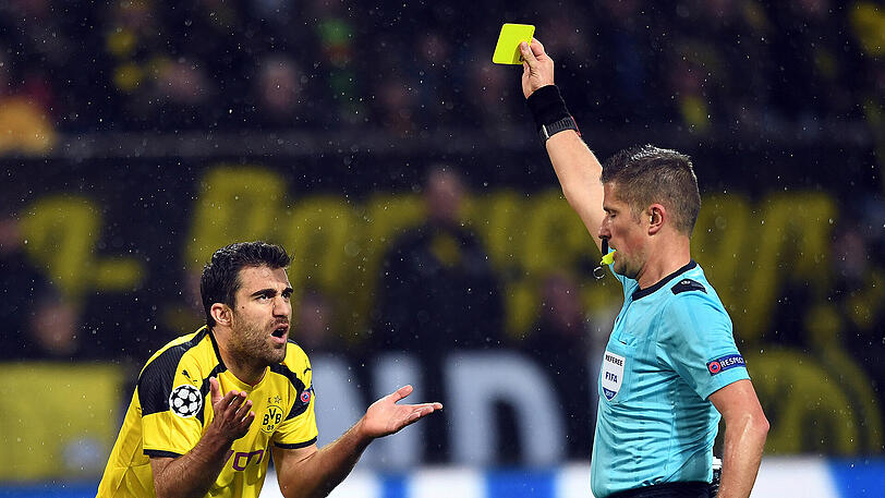 Im Gegensatz zu den Bayern hat Borussia Dortmund schon Bekanntschaft mit Daniele Orsato in der Champions League gemacht. Hier gab's letztes Jahr gelb für Sokratis im Viertelfinal-Hinspiel gegen AS Monaco.