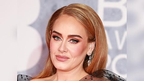 Sängerin Adele plant offenbar, sich mit einer Kosmetik-Firma ein zweites Standbein aufzubauen.