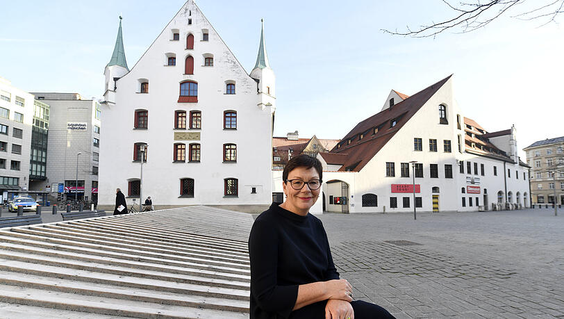 Frauke von der Haar vor dem Stadtmuseum. Frauke von der Haar vor dem Stadtmuseum.