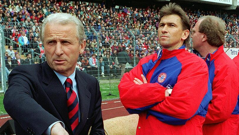 Nach dem Spiel in Frankfurt restlos bedient: Trainer Giovanni Trapattoni, sein Assistent Klaus Augenthaler und Manager Uli Hoeneß (v.l.). Nach dem Spiel in Frankfurt restlos bedient: Trainer Giovanni Trapattoni, sein Assistent Klaus Augenthaler und Manager Uli Hoeneß (v.l.).
