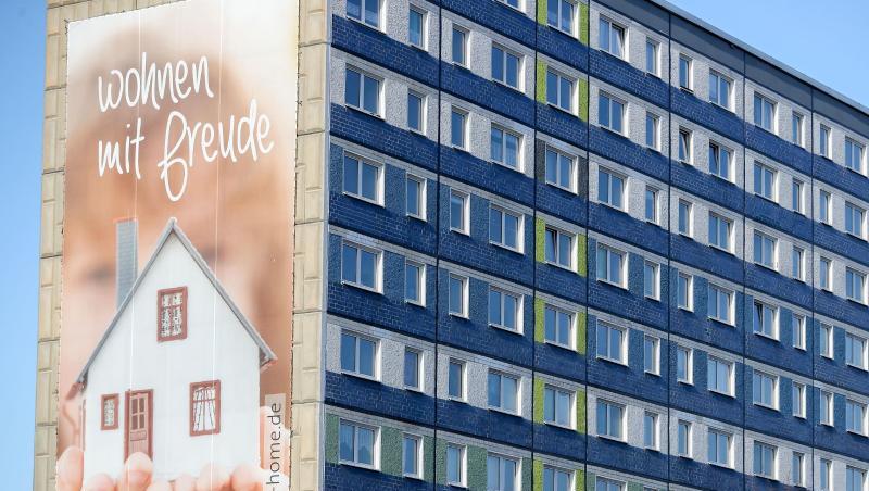 Die Mietpreisbremse hatte einige Schwachstellen - und wirkte deshalb anfangs kaum. Jetzt bessert die Bundesregierung erneut nach. Einige Mieter können sich auf hohe Erstattungen freuen - wenn der Bundestag zustimmt. Die Mietpreisbremse hatte einige Schwachstellen - und wirkte deshalb anfangs kaum. Jetzt bessert die Bundesregierung erneut nach. Einige Mieter können sich auf hohe Erstattungen freuen - wenn der Bundestag zustimmt.