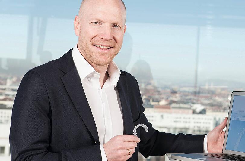 Matthias Sammer bekam selbst 2008 eine durchsichtige Zahnschiene verpasst.