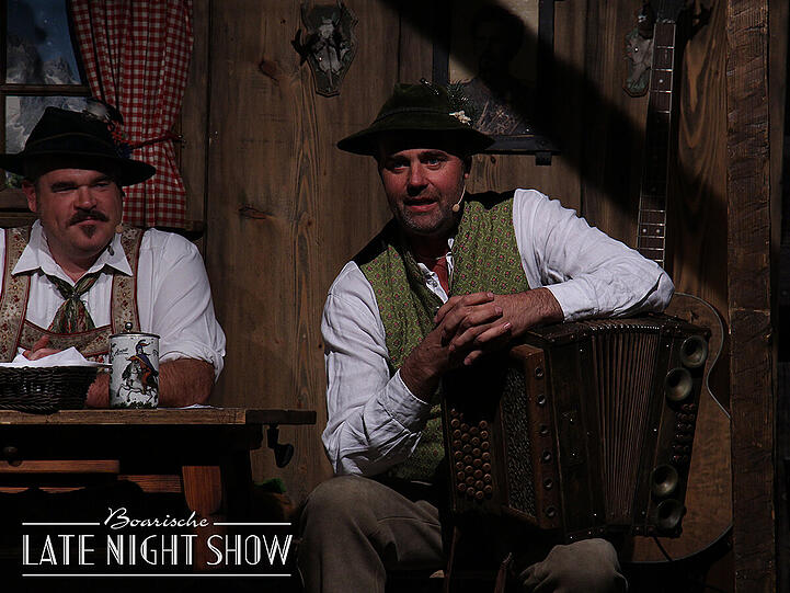 Die "Boarische Late Night Show" bietet zünftige Unterhaltung. Hier einige Impressionen.