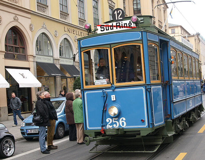 150 Jahre ÖPNV, 40 Jahre U-Bahn: So feiert die Münchner Verkehrsgesellschaft (MVG) den Jahrestag. Die besten Bilder...