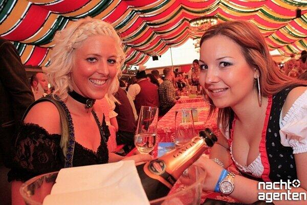Dirndl, Lederhosen und viel Spaß: Die Party "Tracht und Pracht" am Samstag im Hippodrom auf der Theresienwiese. Mehr Bilder unter: www.nachtagenten.de.