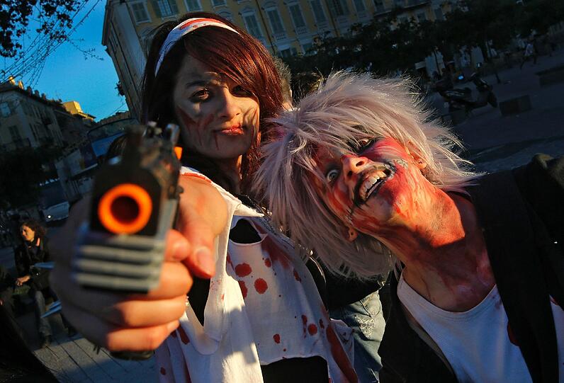 Ein paar bewaffnete High-Tech-Zombies waren aber auch unterwegs.
