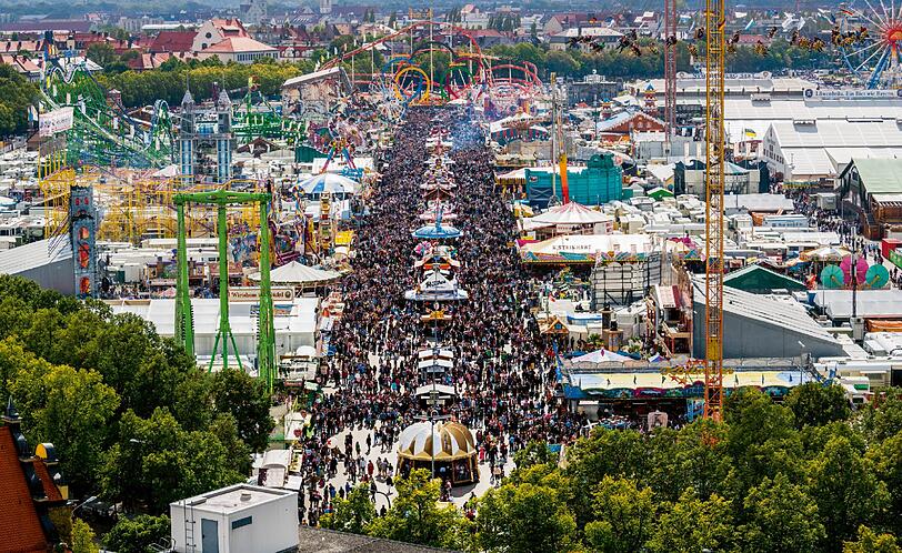 Der Gautinger Architektur-Fotograf Rainer Viertlböck hat pünktlich zum Wiesnstart mit &bdquo;Oktoberfest&ldquo; (Schirmer / Mosel, 39,80 Euro) einen beeindruckenden neuen Bildband vorgelegt.