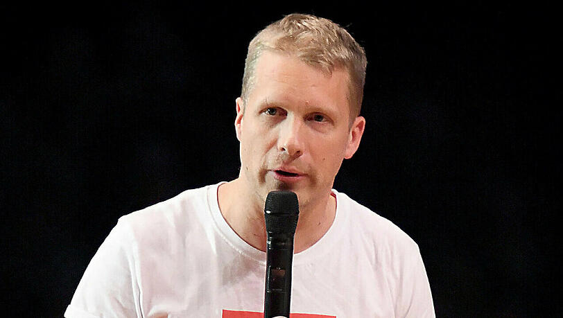Oliver Pocher hat bei "Dancing on Ice" für eine Überraschung gesorgt Oliver Pocher hat bei "Dancing on Ice" für eine Überraschung gesorgt