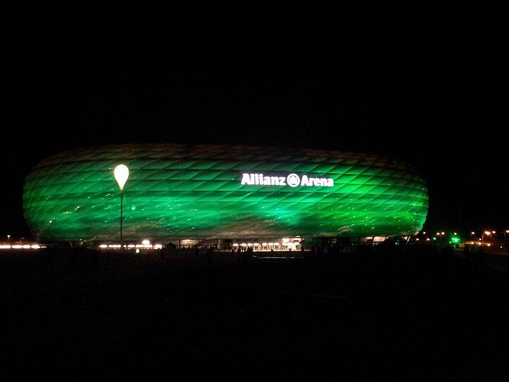 Schwabing: Die Allianz Arena mal ganz grün.