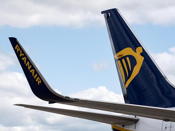 Ein Flugzeug der Airline Ryanair auf dem Flughafen Tegel.