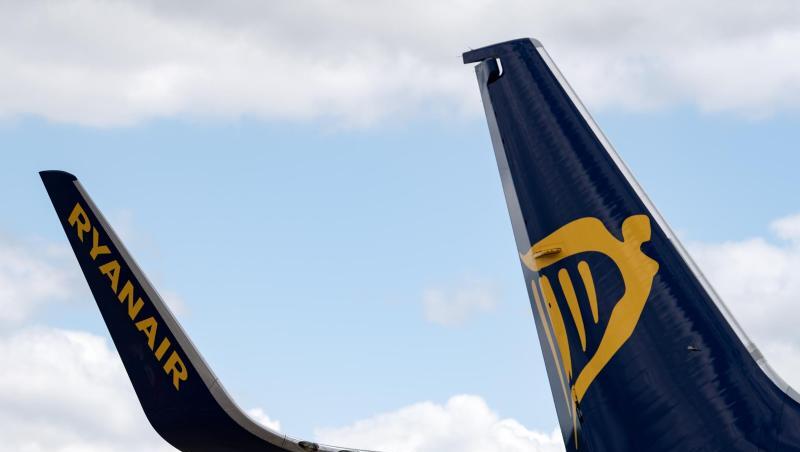 Ein Flugzeug der Airline Ryanair auf dem Flughafen Tegel. Ein Flugzeug der Airline Ryanair auf dem Flughafen Tegel.