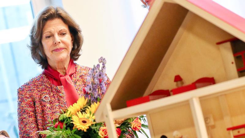 Königin Silvia von Schweden besichtigt Räume des ersten Kinderschutzzentrum ihrer Childhood-Stiftung in Leipzig. Königin Silvia von Schweden besichtigt Räume des ersten Kinderschutzzentrum ihrer Childhood-Stiftung in Leipzig.