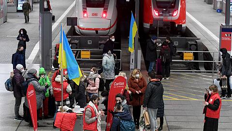 Ukrainische Flüchtlinge sollen in Deutschland bald schneller arbeiten können.