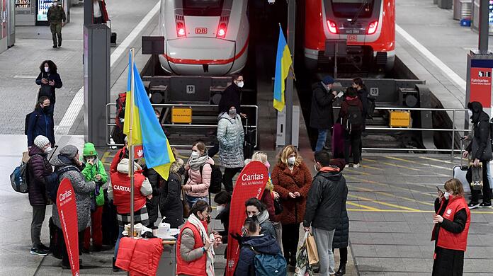 Ukrainische Flüchtlinge sollen in Deutschland bald schneller arbeiten können.