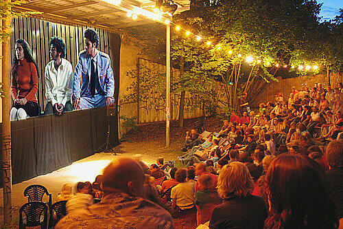 Hier spielt die Musik: Das SommerNachtFilmFestival in der Desi.