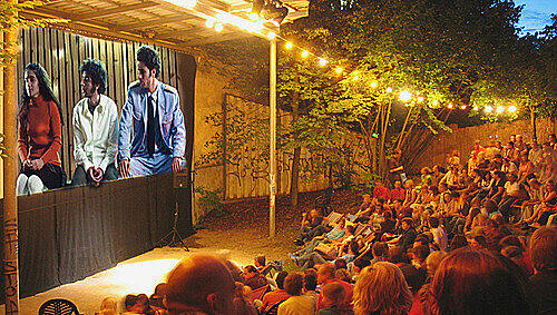 Hier spielt die Musik: Das SommerNachtFilmFestival in der Desi.