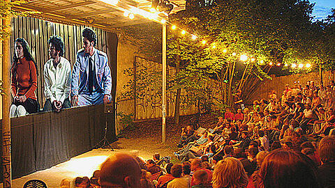 Hier spielt die Musik: Das SommerNachtFilmFestival in der Desi.