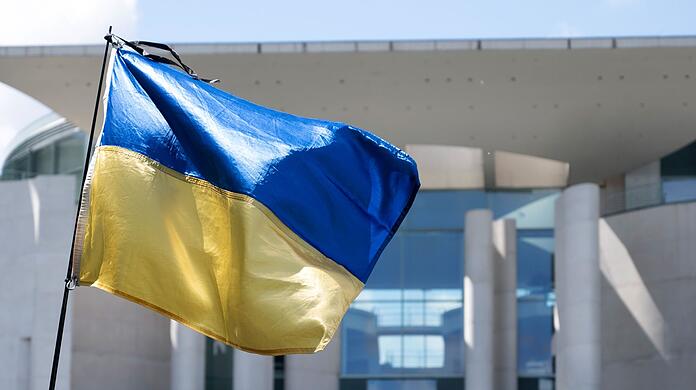 "Das Verbot ukrainischer Flaggen ist – mit den Worten des Gerichts – offensichtlich rechtswidrig", sagt Anwalt Patrick Heinemann, der den ukrainischen Verein Vitsche vertritt.