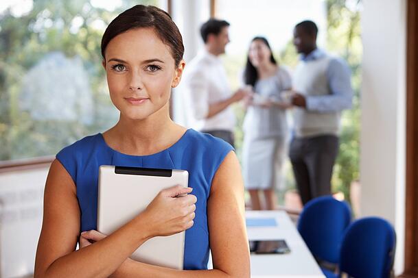 Keine Ahnung, worüber die anderen im Büro reden? Eine Erfahrung, die viele machen müssen, die nicht von vornherein „Stallgeruch“ mitbringen. Keine Ahnung, worüber die anderen im Büro reden? Eine Erfahrung, die viele machen müssen, die nicht von vornherein „Stallgeruch“ mitbringen.