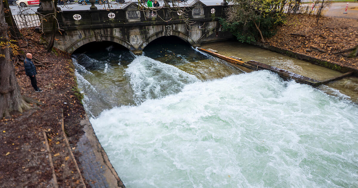 Weihnachtswunder-am-Eisbach-Die-Welle-ist-wieder-da