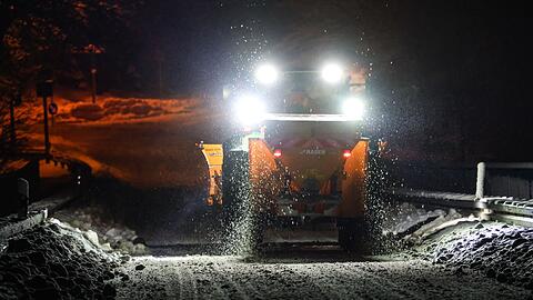 Der Winterdienst war an vielen Orten im Gro&szlig;einsatz.